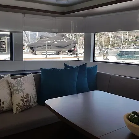 Ohana House Boat